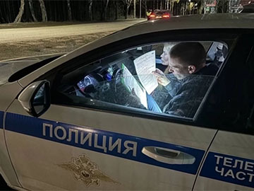 Пьяную женщину на Toyota Corolla задержали полицейские в Первоуральске