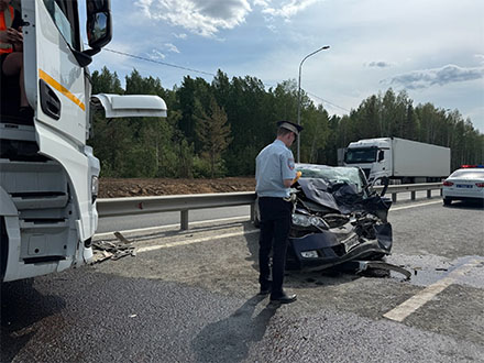 Под Первоуральском произошло ДТП с участием легкового автомобиля и грузовика