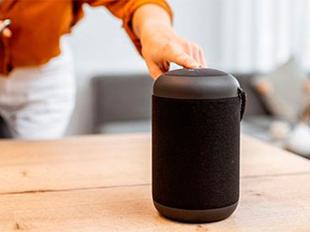 Россиян предупредили об опасности умных колонок