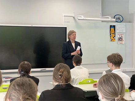 Уполномоченный по правам ребенка посетила школы Первоуральска