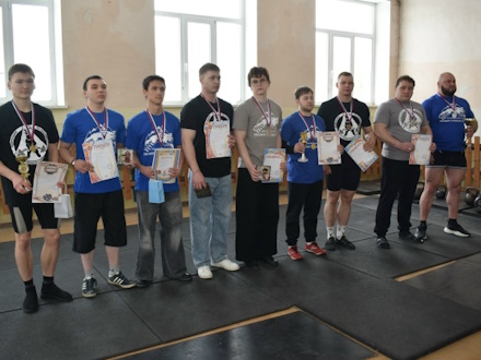 Тяжелая весна: в Первоуральске определили лучших жимовиков города