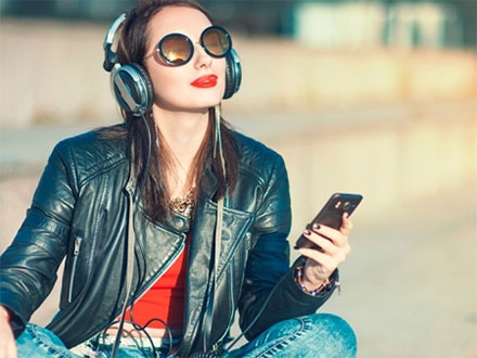 Российские подростки могут оглохнуть через 25–30 лет из-за наушников