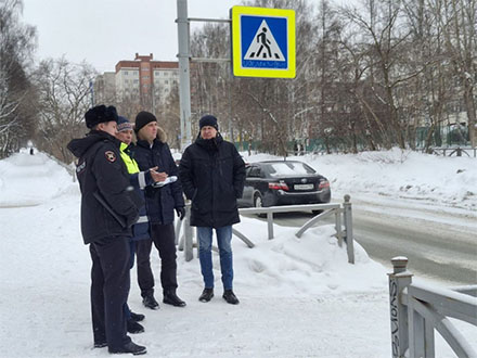 Виталий Крупин проинспектировал дороги Первоуральска и оценил перспективы федерального проекта