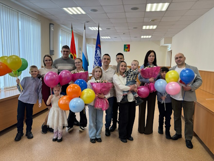 Ещё три молодые семьи Первоуральска получили сертификаты на покупку жилья