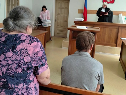 Удар тростью и нож в живот: первоуральский суд вынес приговор пенсионерке, ранившей сына-инвалида